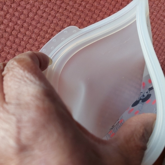 Pyrex Mickey Mouse Silicone Sandwich Bag - Picture 3 of 7